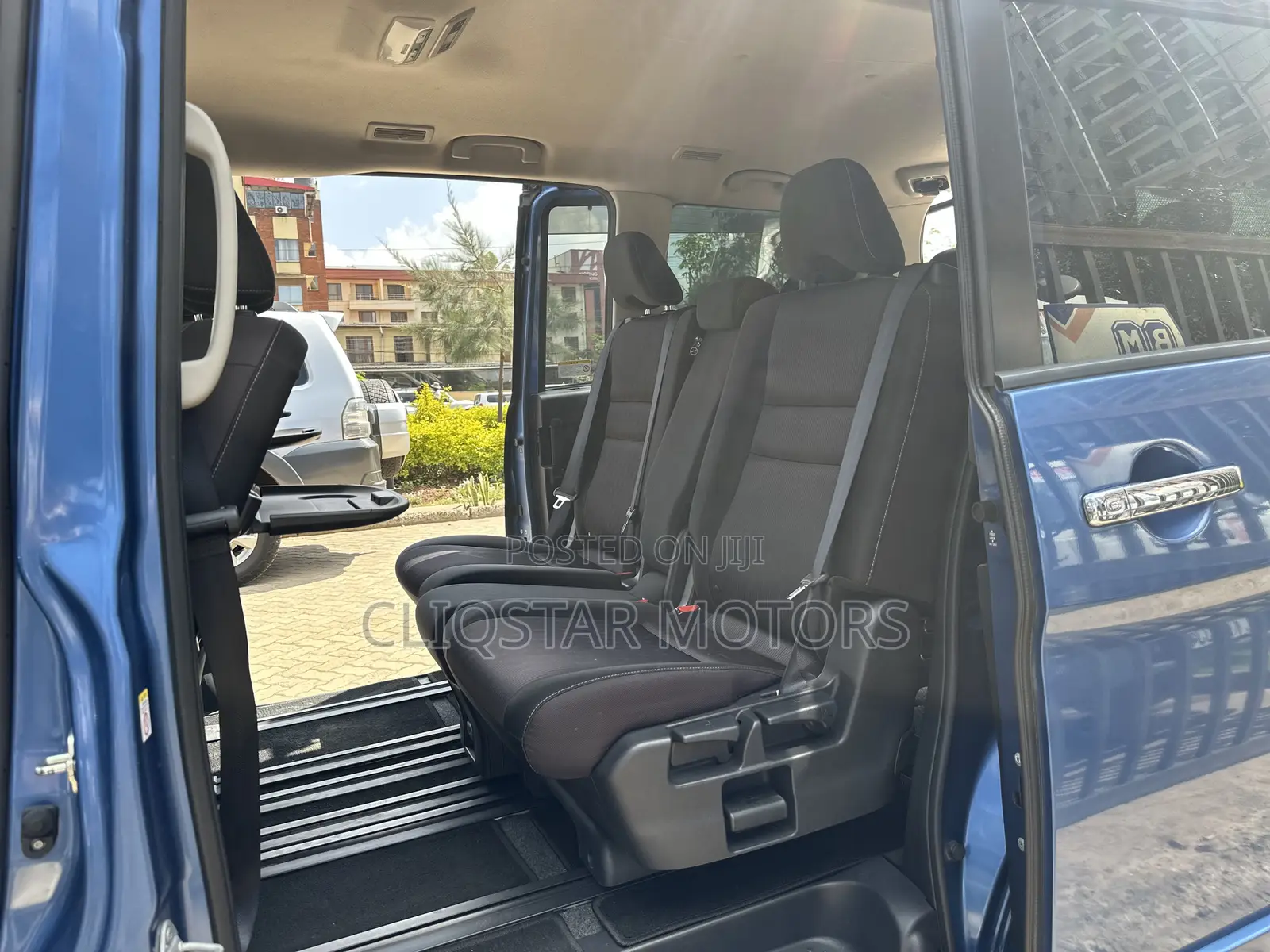 Nissan Serena 2018 Blue