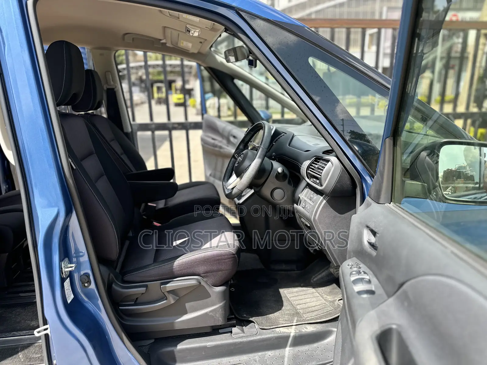 Nissan Serena 2018 Blue