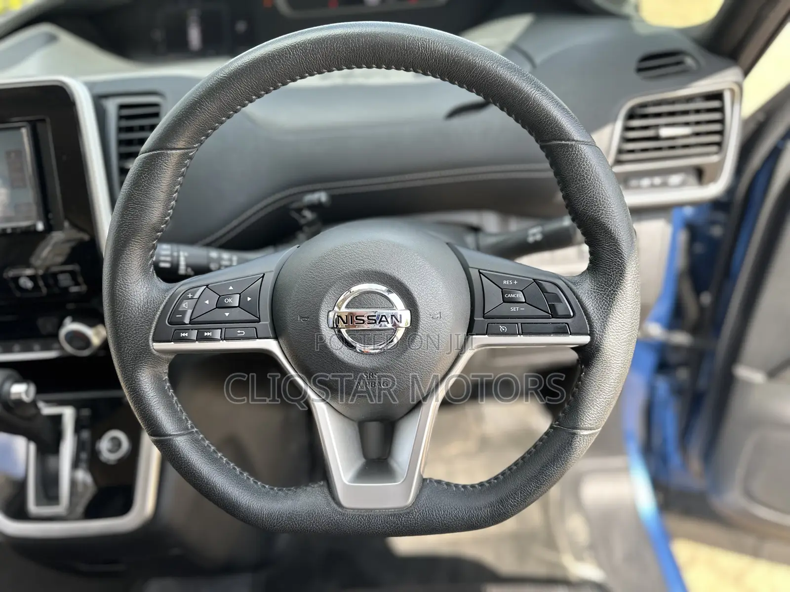 Nissan Serena 2018 Blue