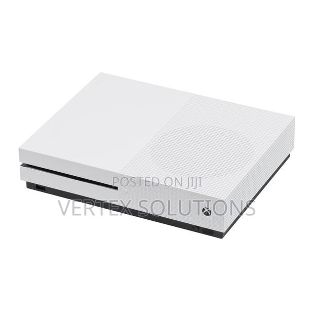 Xbox One S - main view