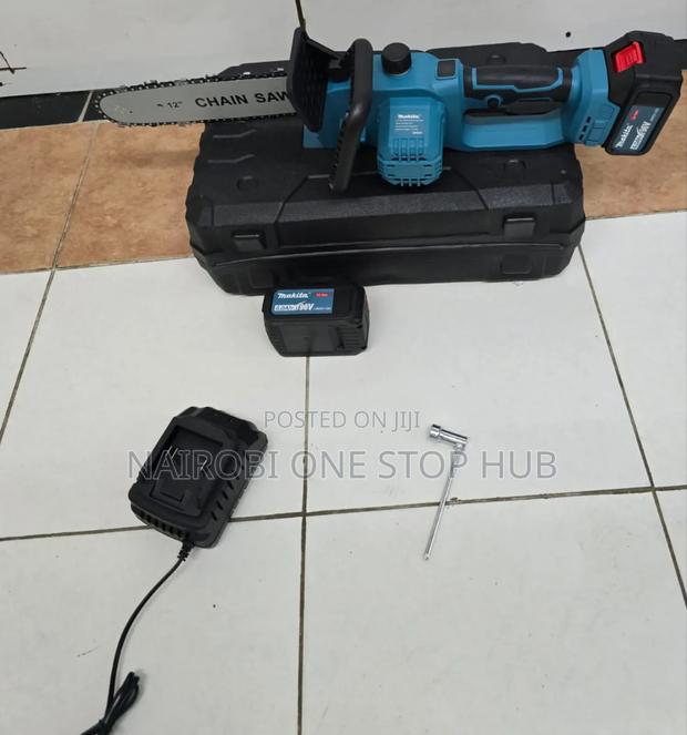 Makita Cordless Chainsaw 12"