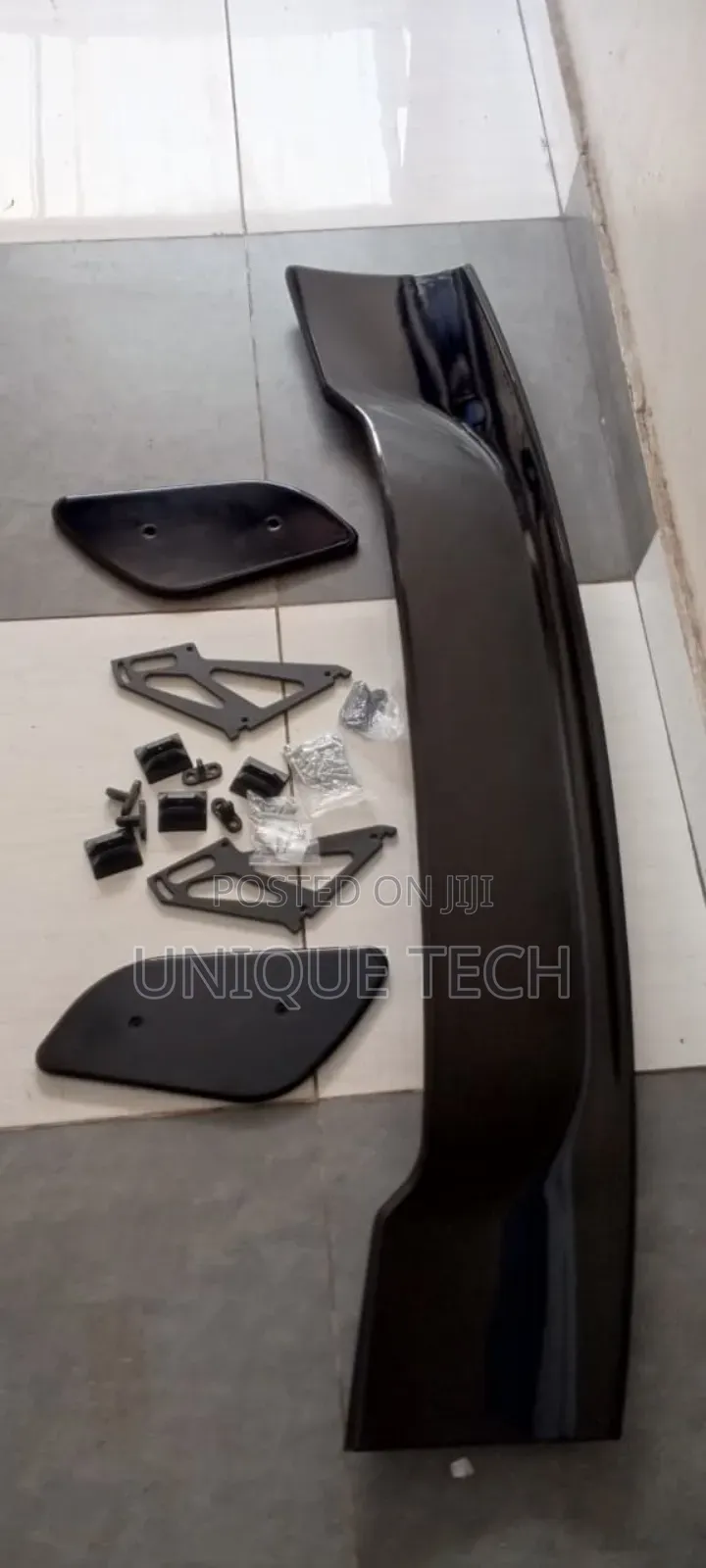 Sport Style Universal Spoiler for Saloon Cars