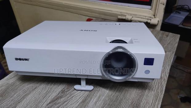 Sony VPL -Dx140 Projector - main view