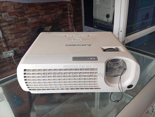 Mitsubishi Xd205r – The Small Projector With Big Confidence! - main view