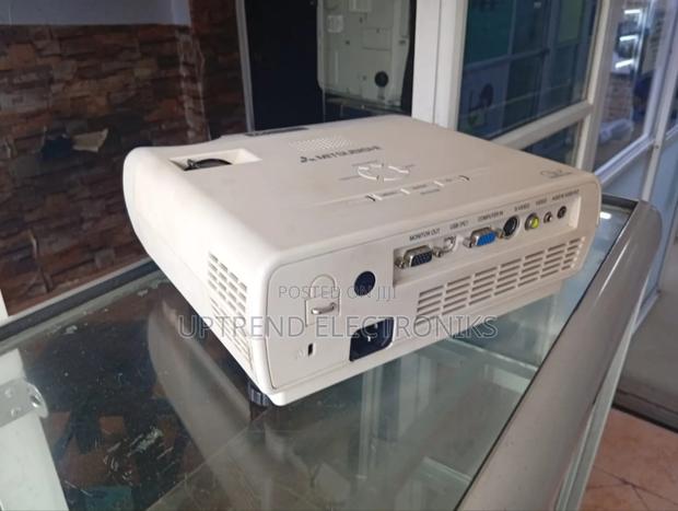 Mitsubishi Xd205r – The Small Projector With Big Confidence! - thumbnail 2