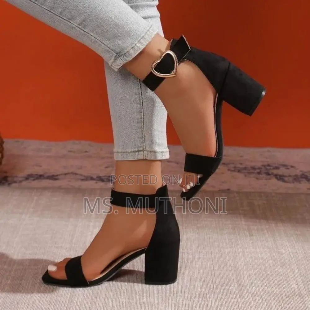 Black/Red Faux Suede Open-Toe Block Heel Sandals With an Ankle Strap