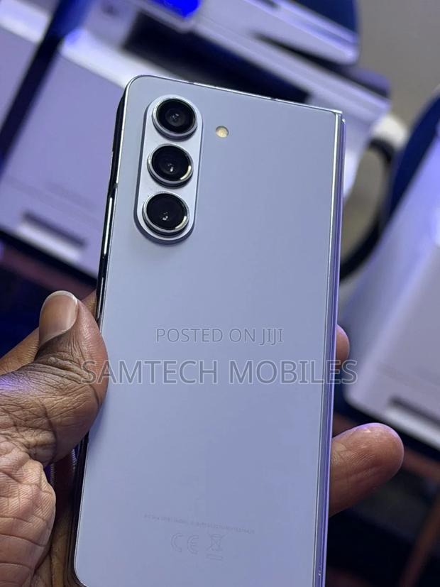 Samsung Galaxy Z Fold 5 512 GB Silver - main view