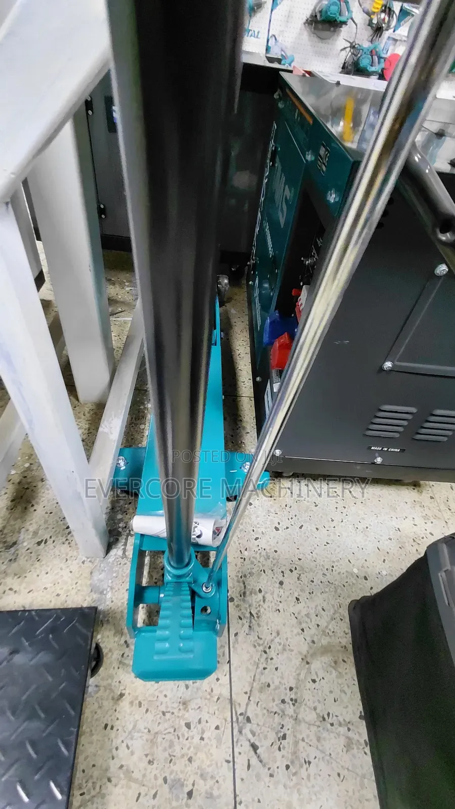 Heavy Duty 5hp Total Brand Trolley Jack.