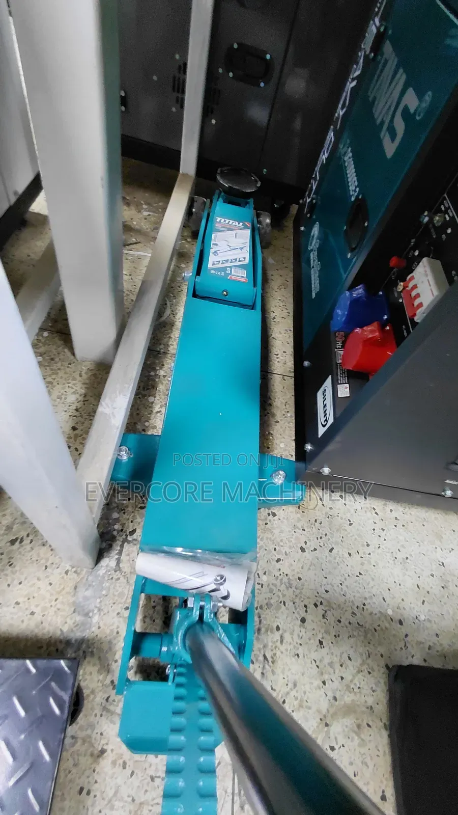 Heavy Duty 5hp Total Brand Trolley Jack.