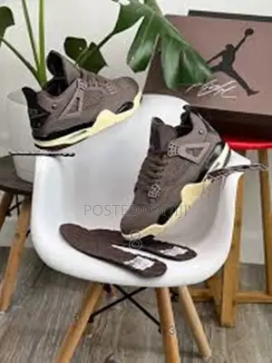 Jordan 4 Retro Design – Bold Look, Soft Cushion