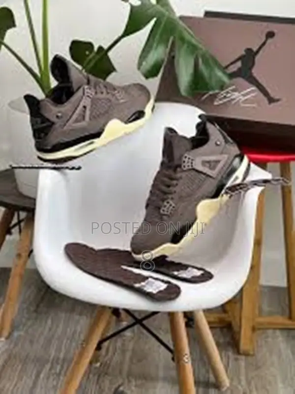 Jordan 4 Retro Design – Bold Look, Soft Cushion