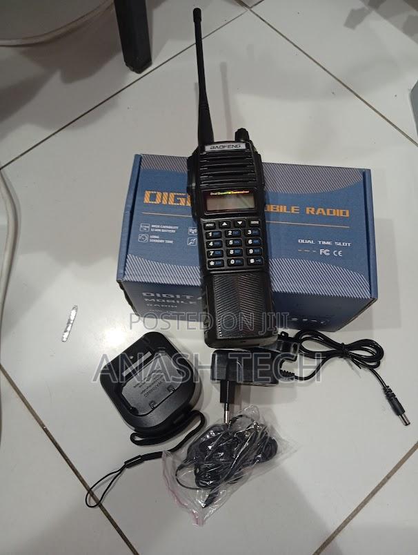 Advanced Portable Two Way Walkie Talkie Uv 82 8watts Extended Battery