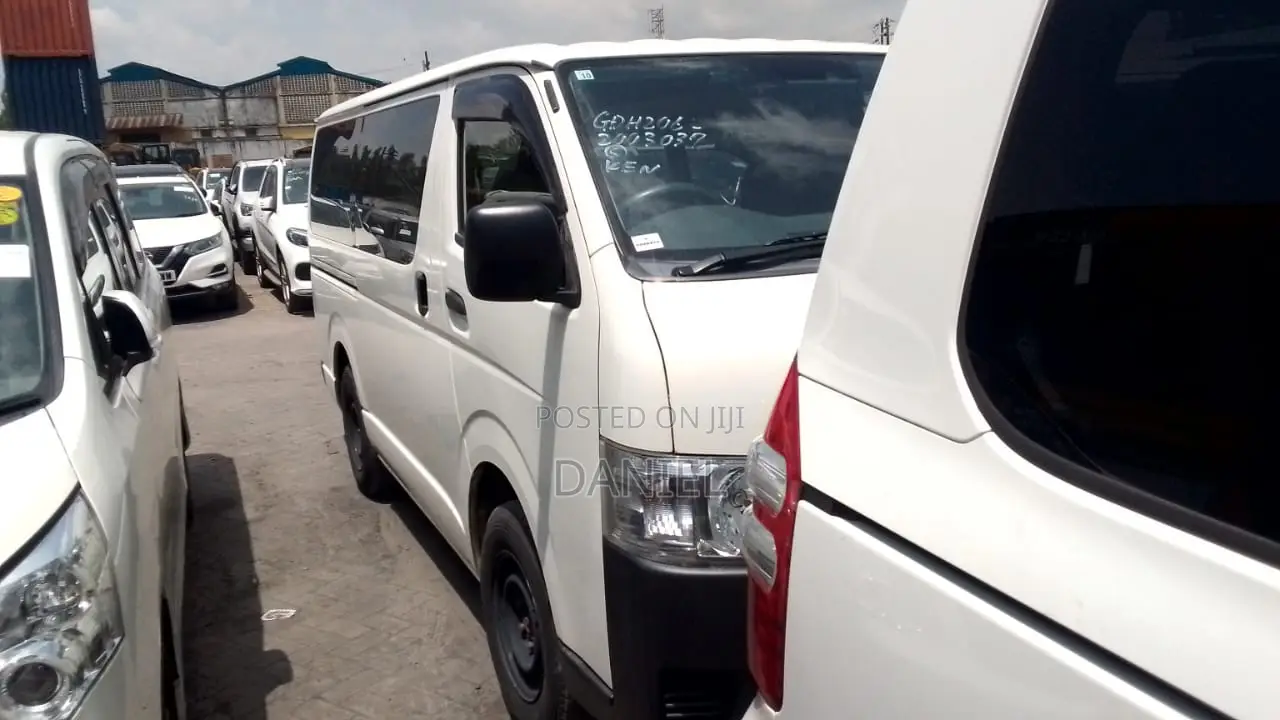 Toyota HiAce 2018 White