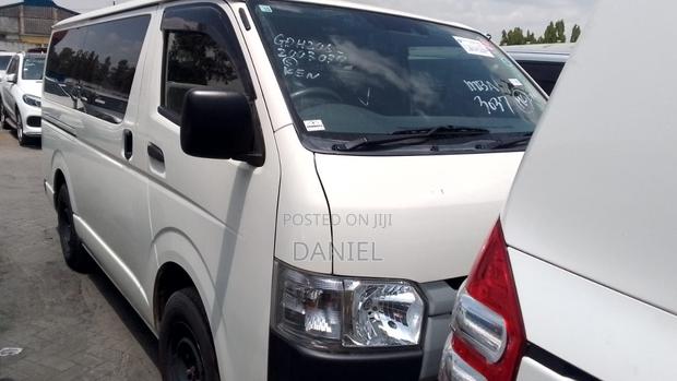 Toyota HiAce 2018 White - thumbnail 4