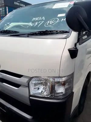 Toyota HiAce 2018 White