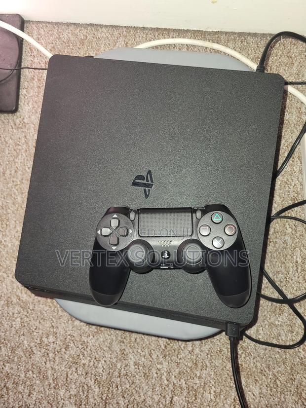 Play Station 4 Slim - main view