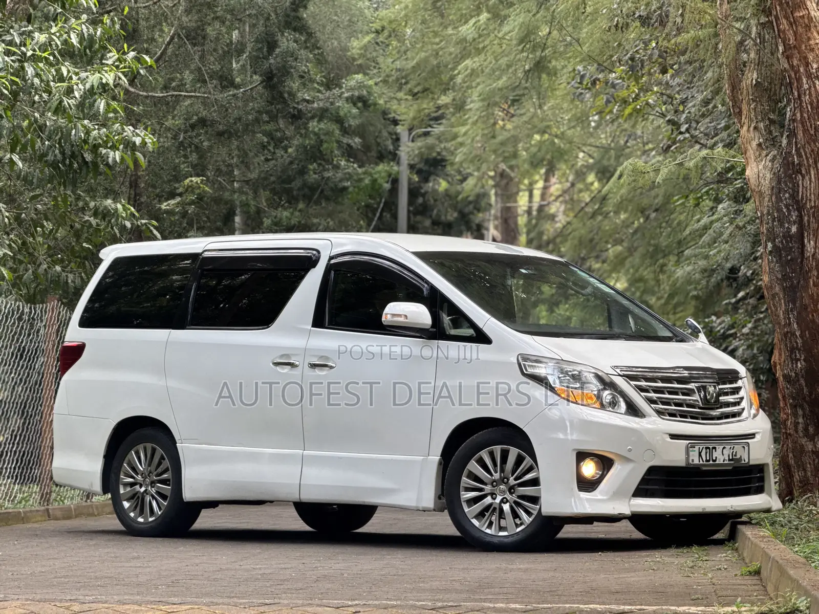 Toyota Alphard 2.4 Petrol FWD 2014 White