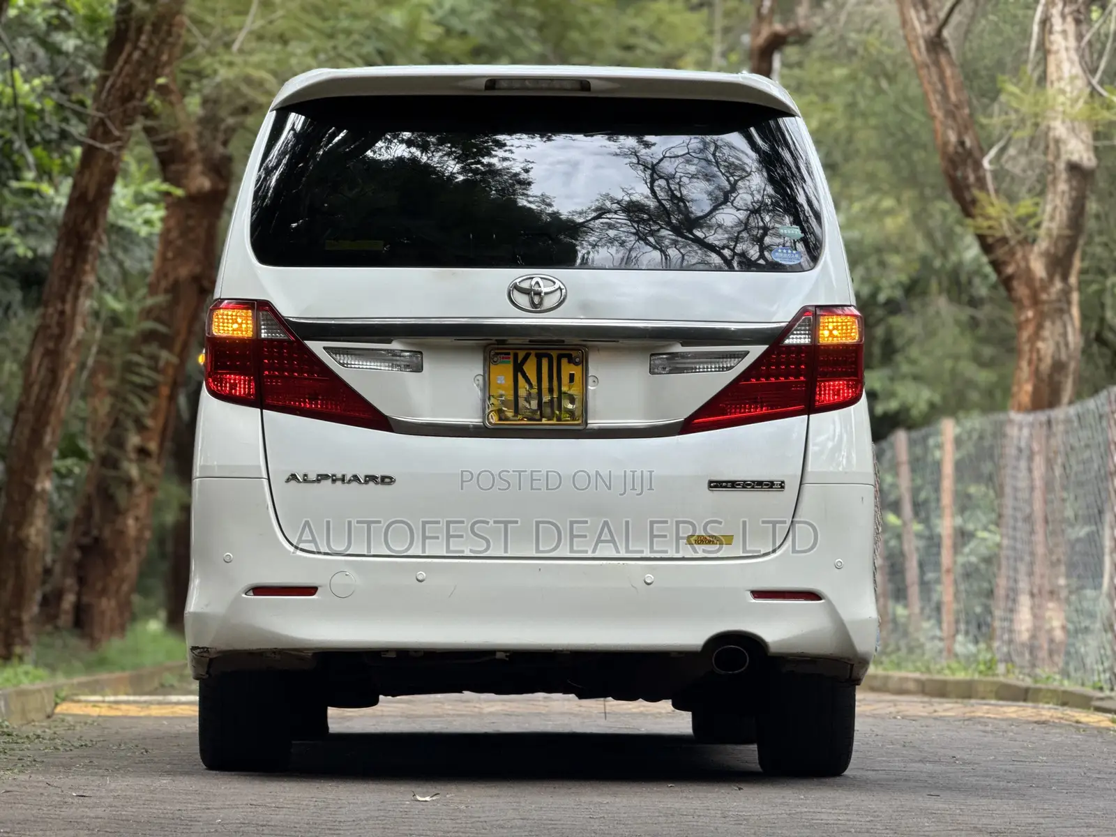 Toyota Alphard 2.4 Petrol FWD 2014 White