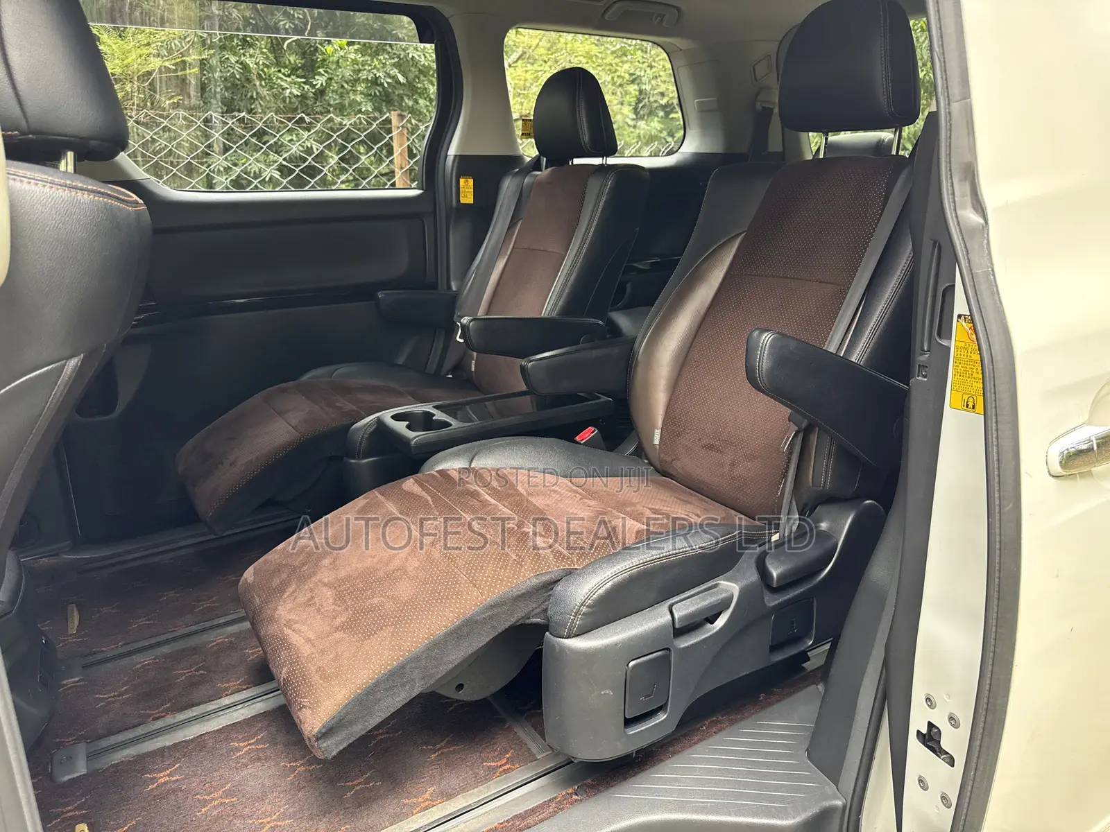 Toyota Alphard 2.4 Petrol FWD 2014 White
