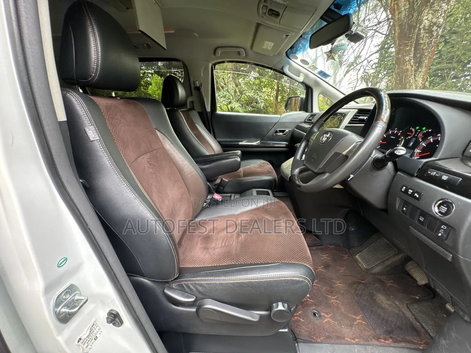 Toyota Alphard 2.4 Petrol FWD 2014 White
