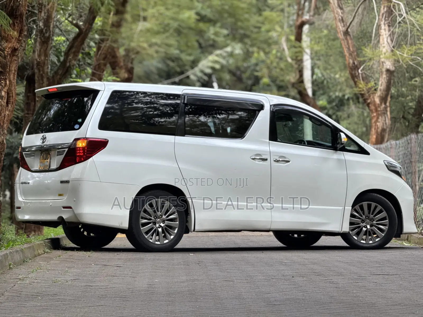 Toyota Alphard 2.4 Petrol FWD 2014 White