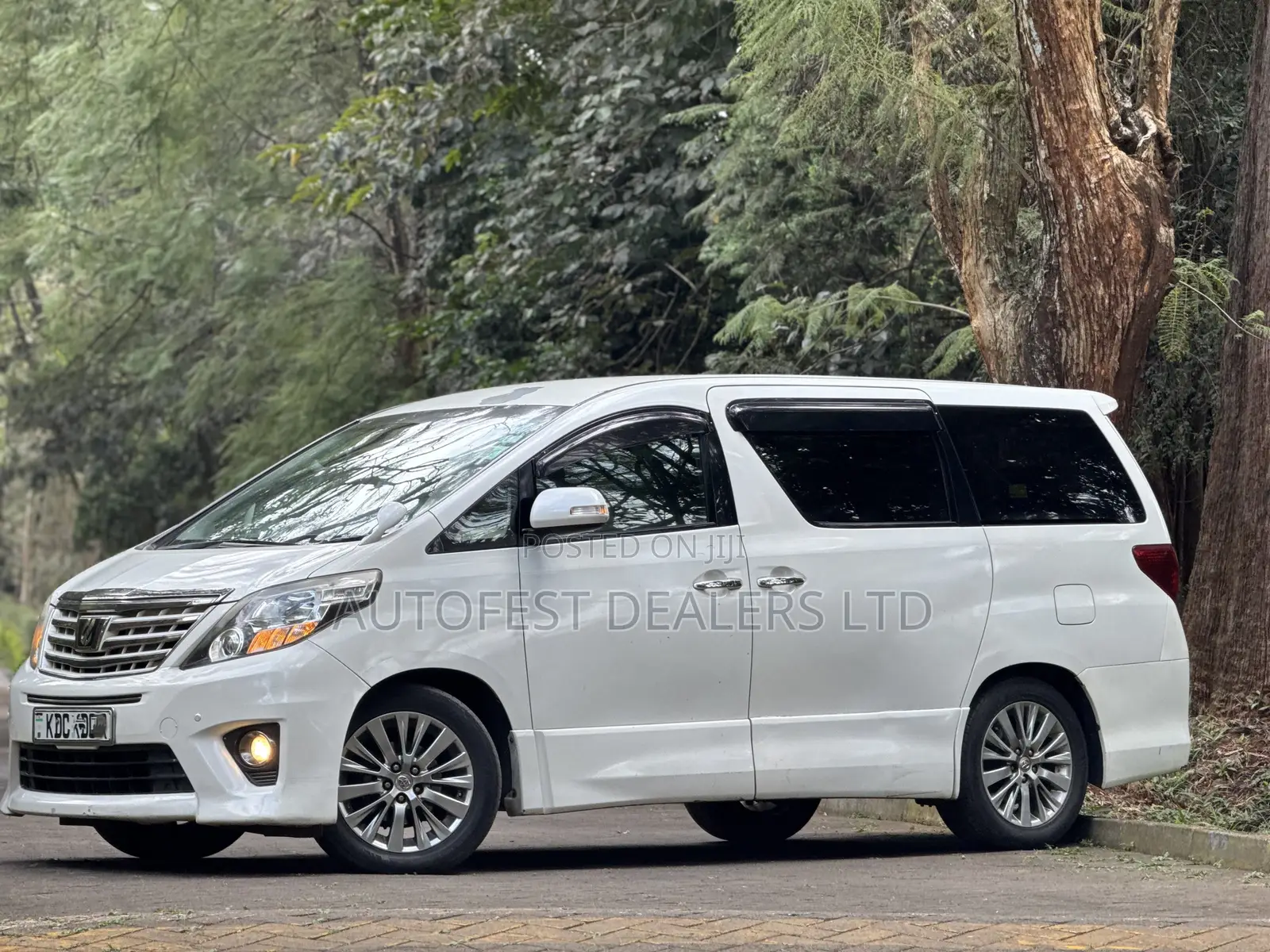 Toyota Alphard 2.4 Petrol FWD 2014 White