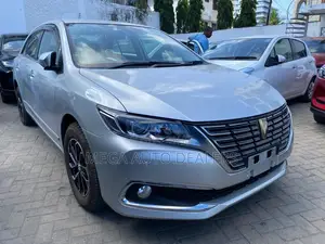 Toyota Premio 2018 Silver