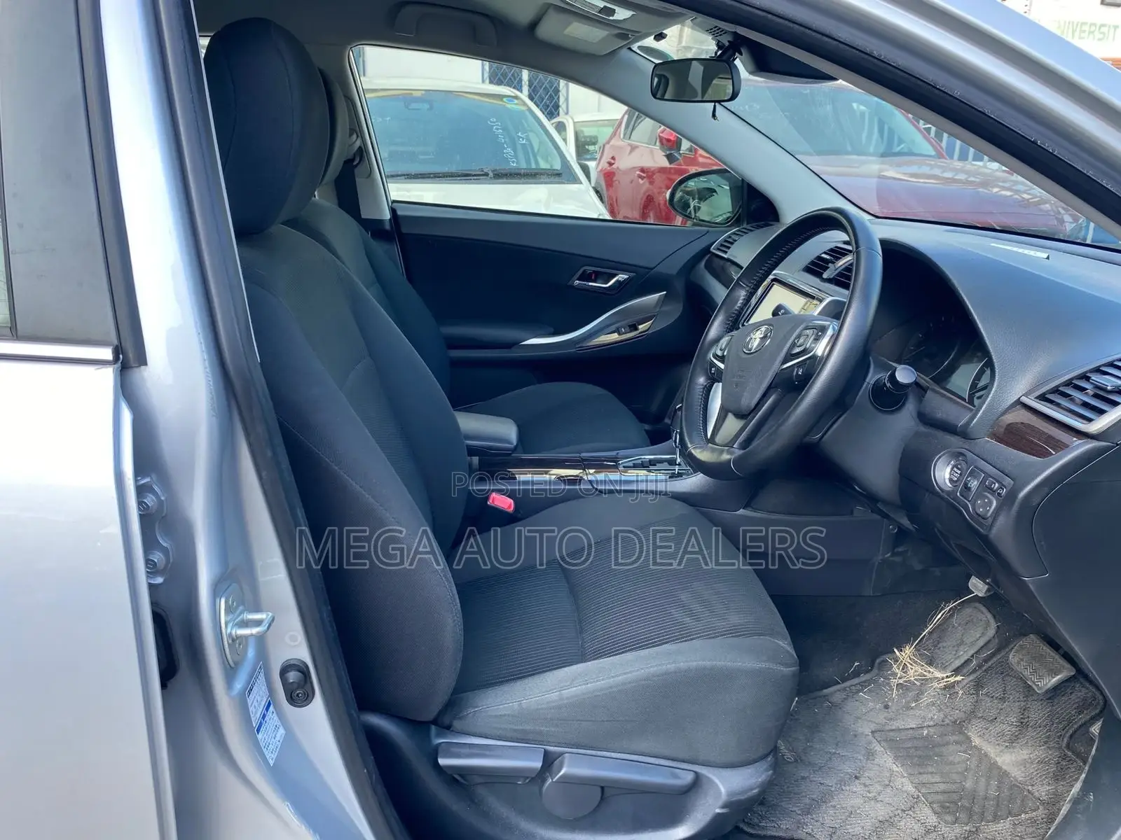 Toyota Premio 2018 Silver