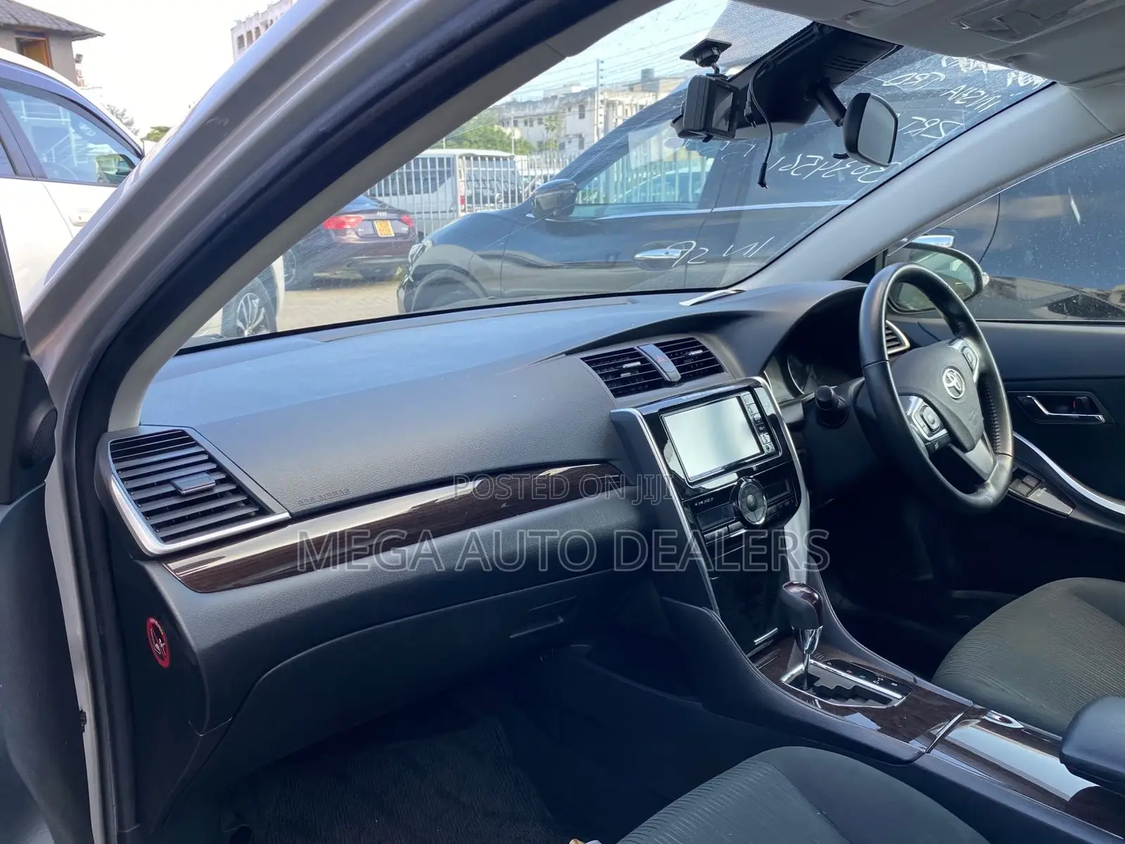 Toyota Premio 2018 Silver