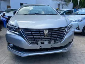 Toyota Premio 2018 Silver