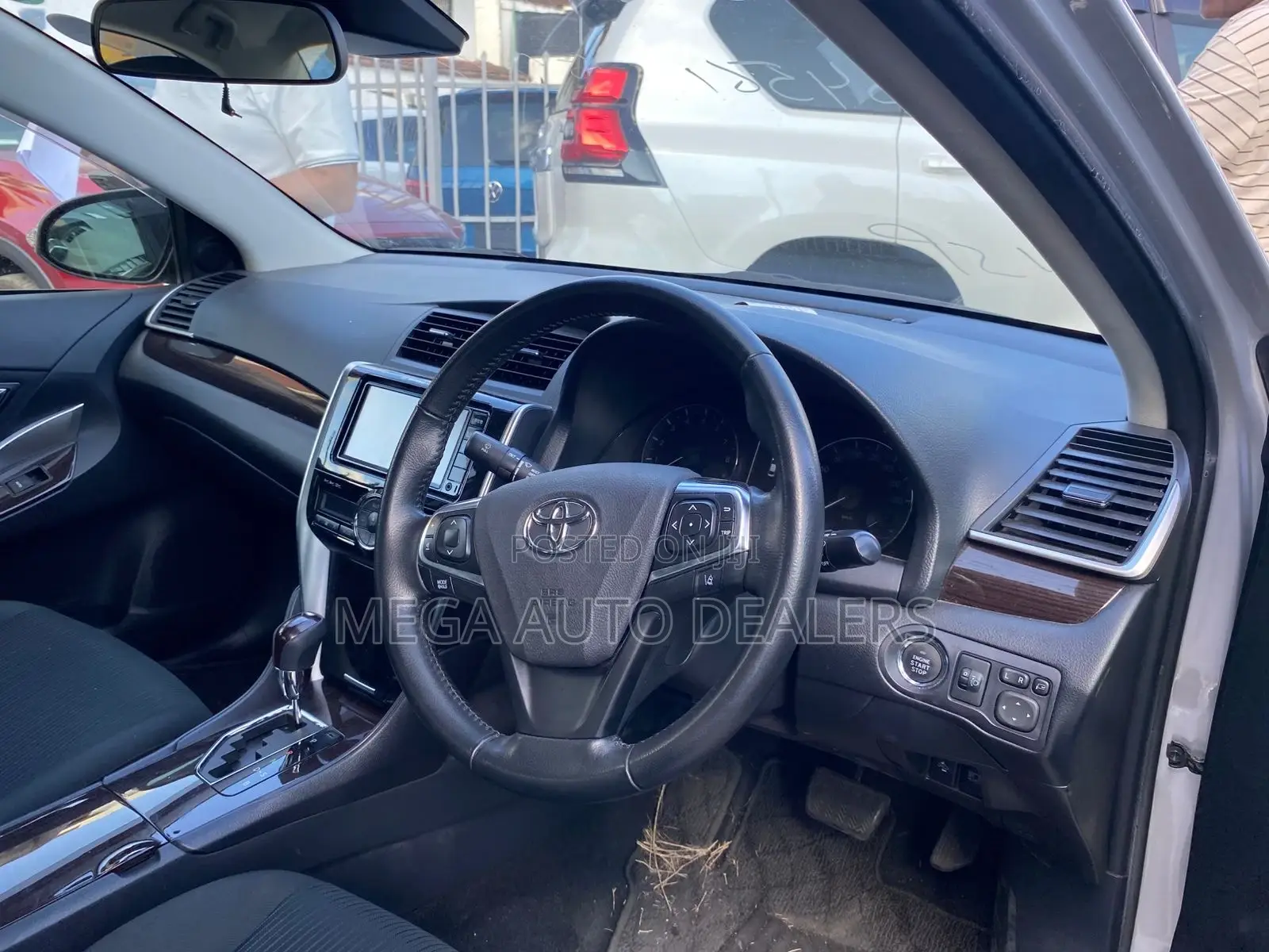 Toyota Premio 2018 Silver