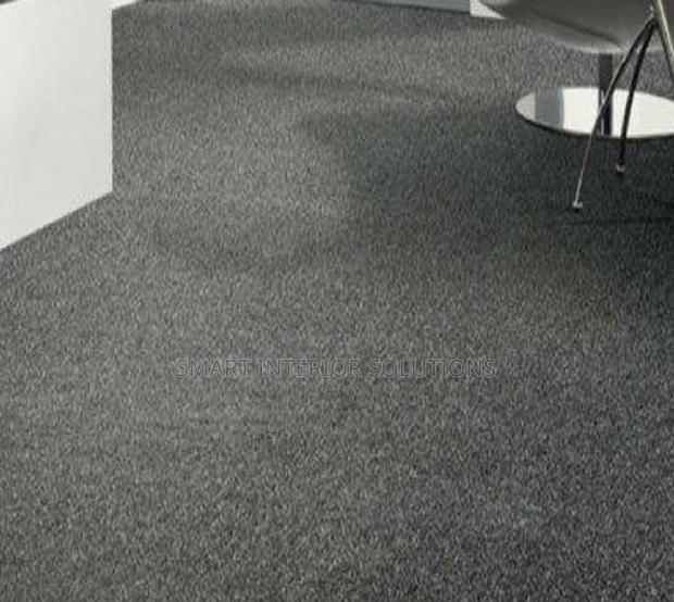 Long-Lasting Grey Delta Wall to Wall Carpet