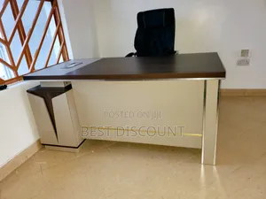 Executive Desk/Executives Chair