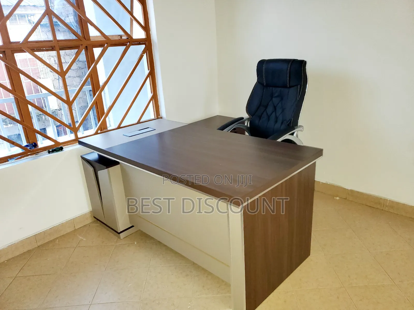 Executive Desk/Executives Chair