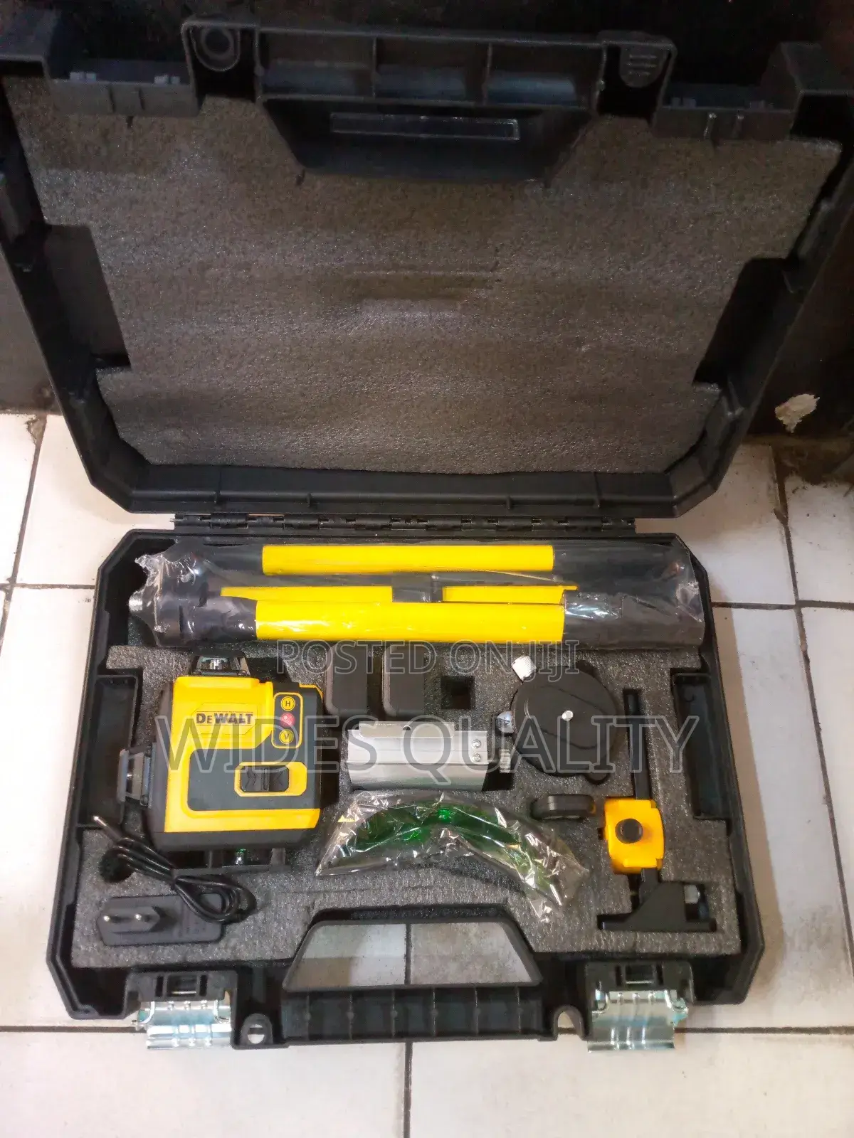 Dewalt Laser Level Machine. Rechargeable Laser Level