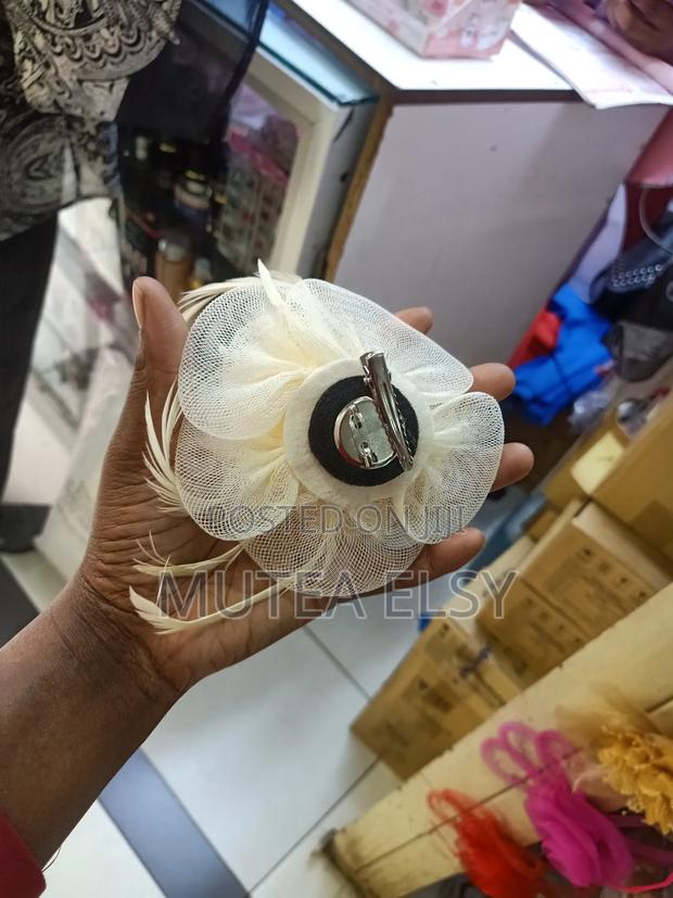 Cream Micro Mini Fascinators - thumbnail 2