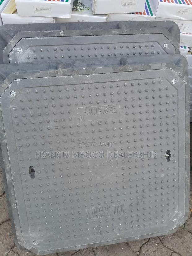 Long Last Manhole Cover Locable