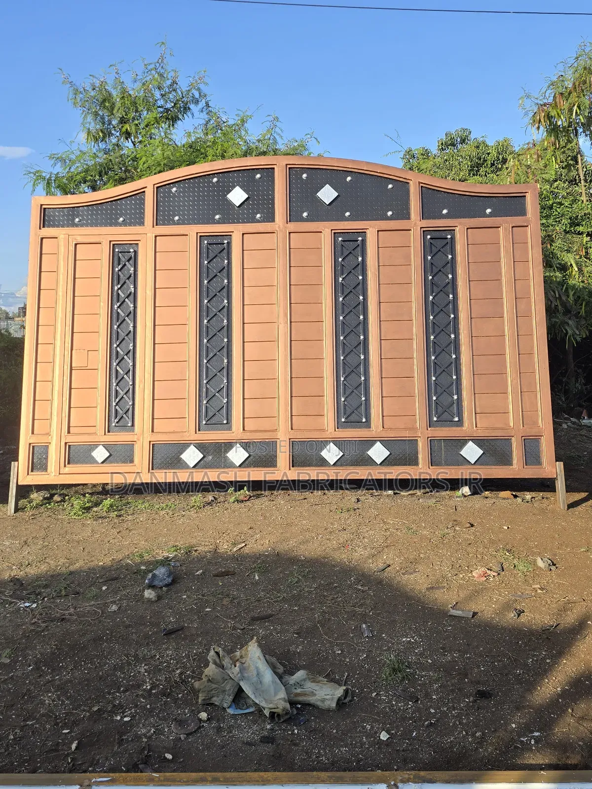 Modern Outdoor Metal Gate for Home