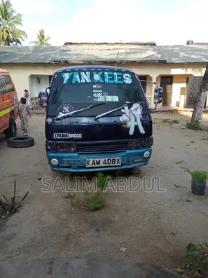 Nissan Caravan (Urvan) 2001 Blue