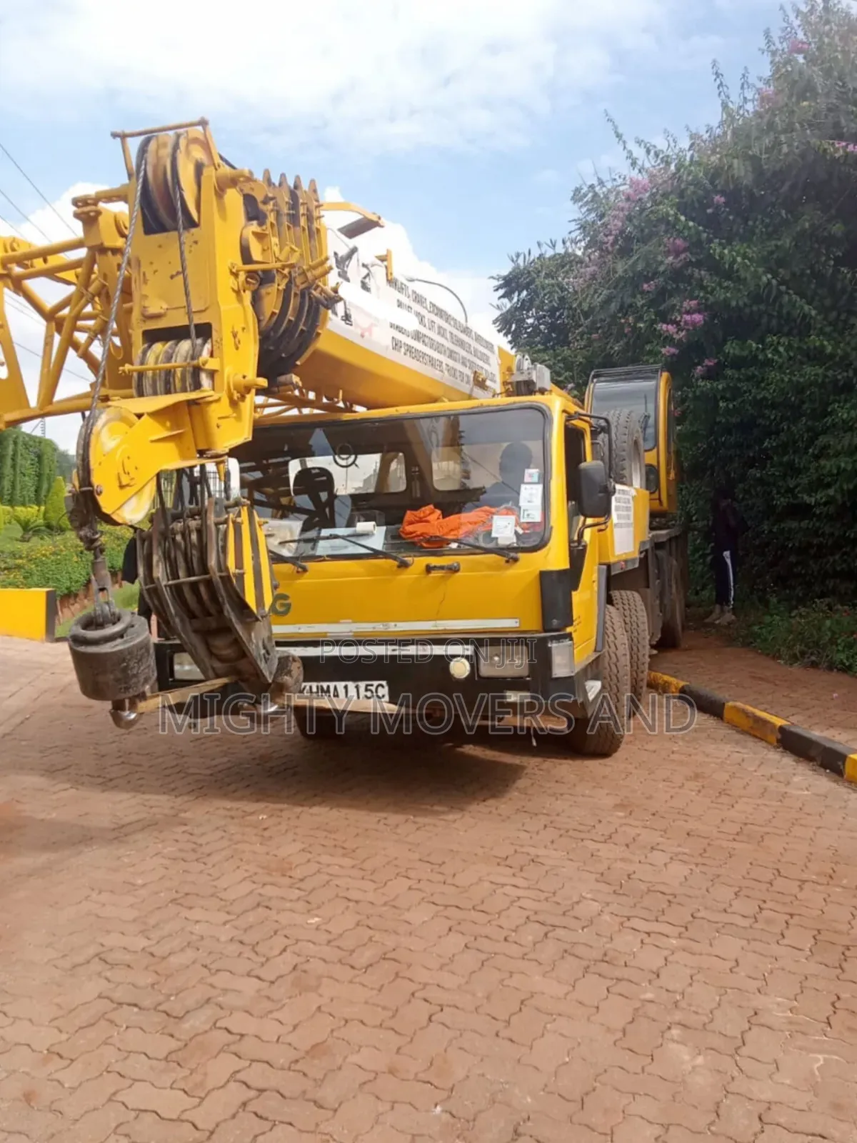 Crane for Lifting and Errands Are Accessible