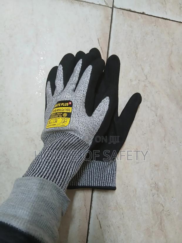 Glove For Handling Sharp Objects - main view