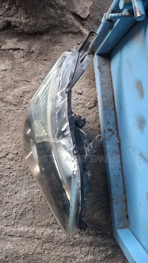 Toyota Spade Headlights