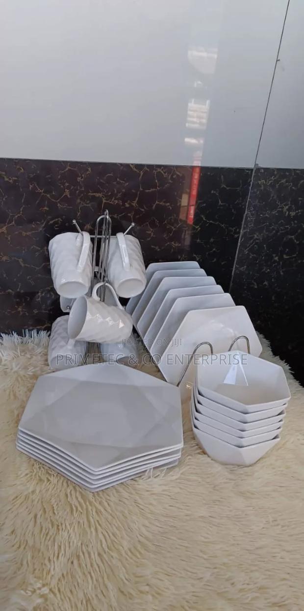 24 PCS Dinner Sets
Triangle.