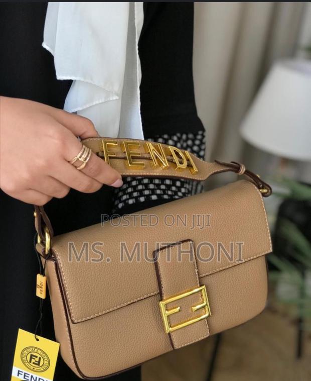 Fendi Medium Baguette Bag With Gold Hardware. - thumbnail 4