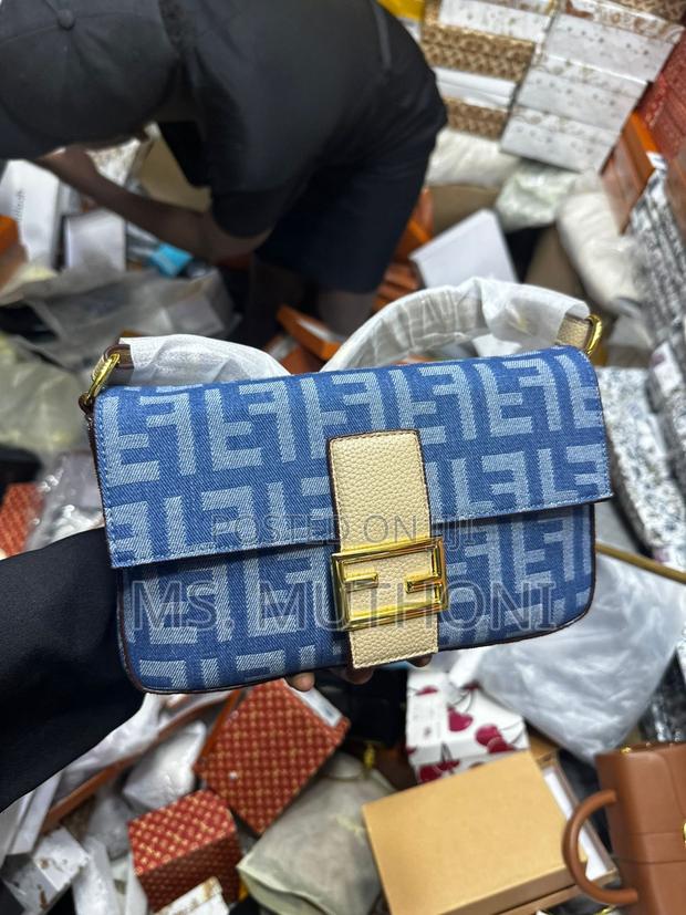 Fendi Medium Baguette Bag With Gold Hardware. - thumbnail 8