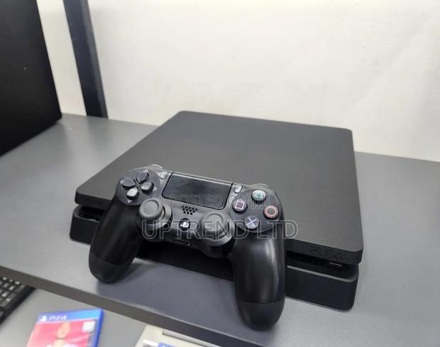 Chipped With Fc 26 and Other Latest Games Ps4 Slim