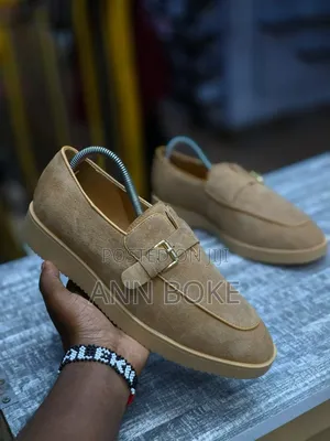 *Loro Piana Summer Walk*
Sizes 40/41/42/43/44