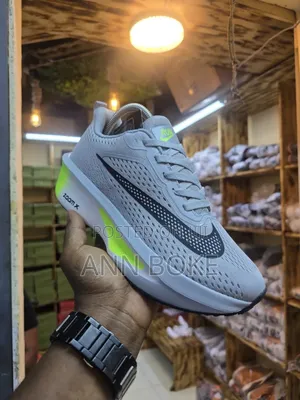 X Vomero Grey Pink
 Sizes. 36-40