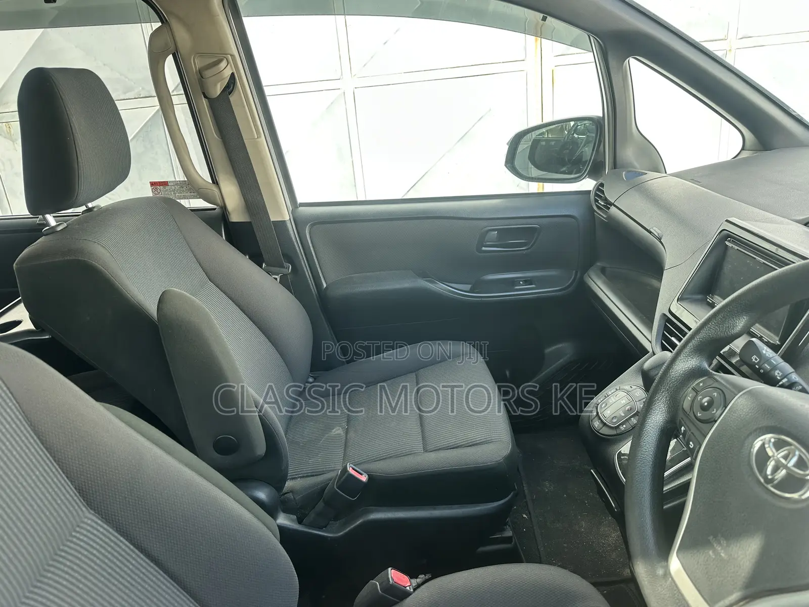 Toyota Voxy 2019 Silver