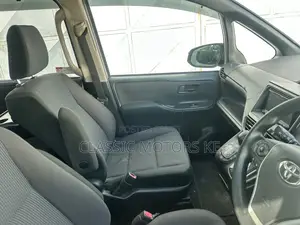 Toyota Voxy 2019 Silver